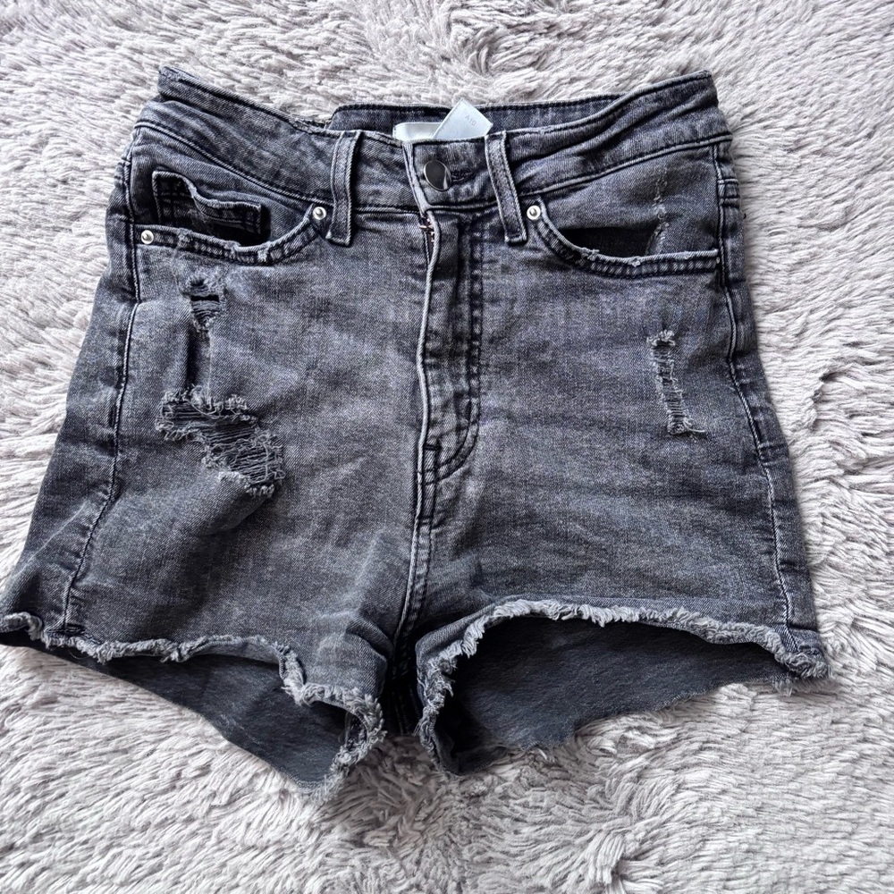 ⭐️⭐️⭐️H&M faded black jean shorts size 2